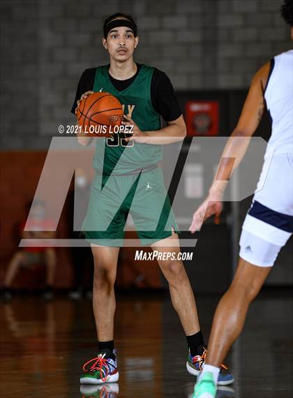 Thumbnail 1 in St. John Bosco vs. Long Beach Poly (Mater Dei Extravaganza) photogallery.