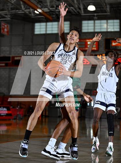 Thumbnail 3 in St. John Bosco vs. Long Beach Poly (Mater Dei Extravaganza) photogallery.