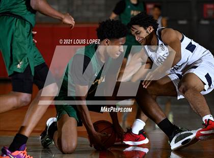 Thumbnail 3 in St. John Bosco vs. Long Beach Poly (Mater Dei Extravaganza) photogallery.