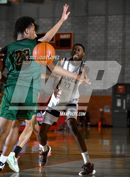 Thumbnail 2 in St. John Bosco vs. Long Beach Poly (Mater Dei Extravaganza) photogallery.