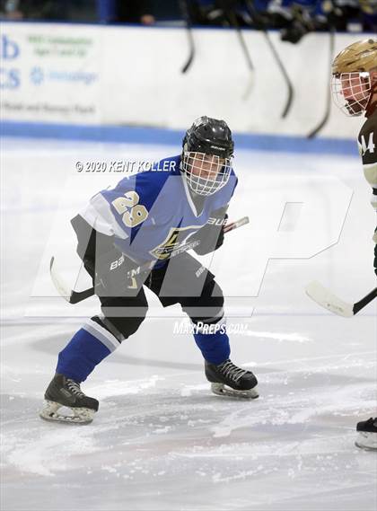 Thumbnail 1 in Howell vs L'Anse Creuse Unified (MHSAA District Quarterfinal) photogallery.
