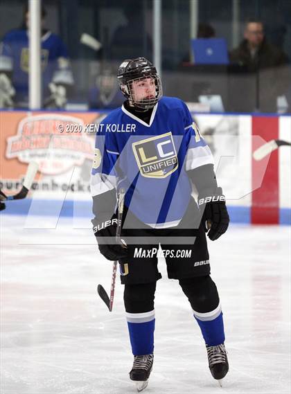 Thumbnail 2 in Howell vs L'Anse Creuse Unified (MHSAA District Quarterfinal) photogallery.