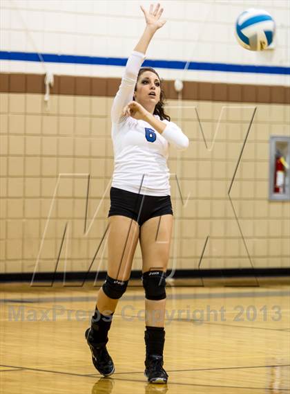 Thumbnail 1 in Lindale vs Wylie (UIL 4A Area Playoff) photogallery.