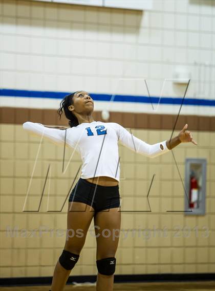 Thumbnail 3 in Lindale vs Wylie (UIL 4A Area Playoff) photogallery.