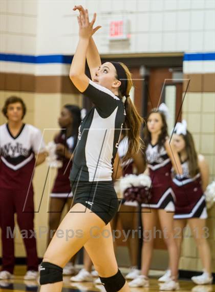Thumbnail 2 in Lindale vs Wylie (UIL 4A Area Playoff) photogallery.