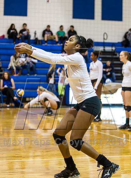 Thumbnail 1 in Lindale vs Wylie (UIL 4A Area Playoff) photogallery.
