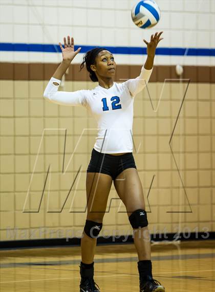 Thumbnail 1 in Lindale vs Wylie (UIL 4A Area Playoff) photogallery.
