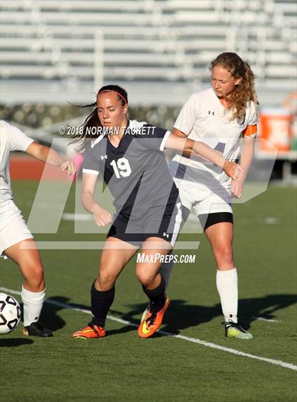Thumbnail 3 in Louisburg vs. Hayden (KSHSAA 4-1A Semifinal) photogallery.