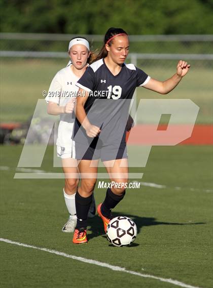 Thumbnail 3 in Louisburg vs. Hayden (KSHSAA 4-1A Semifinal) photogallery.