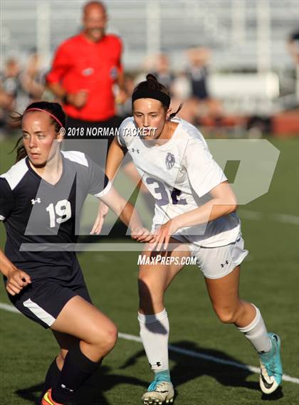 Thumbnail 3 in Louisburg vs. Hayden (KSHSAA 4-1A Semifinal) photogallery.