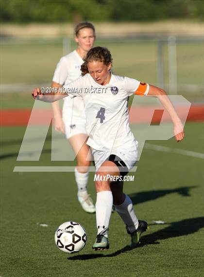 Thumbnail 3 in Louisburg vs. Hayden (KSHSAA 4-1A Semifinal) photogallery.