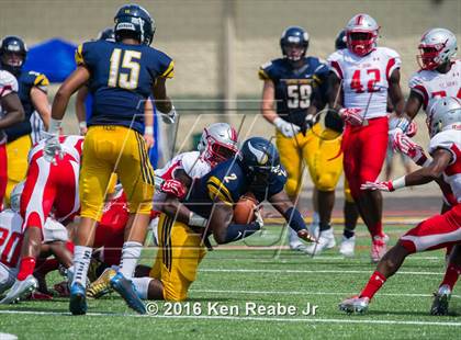 Thumbnail 2 in St. John's vs. Central Catholic (Western Pennsylvania Legends Football Classic) photogallery.