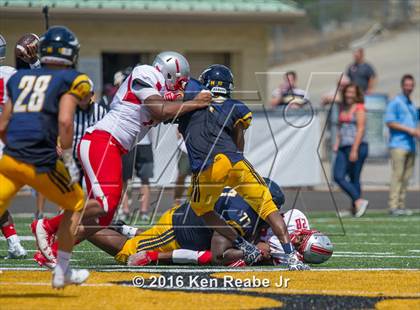 Thumbnail 1 in St. John's vs. Central Catholic (Western Pennsylvania Legends Football Classic) photogallery.
