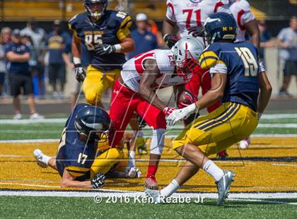 Thumbnail 2 in St. John's vs. Central Catholic (Western Pennsylvania Legends Football Classic) photogallery.