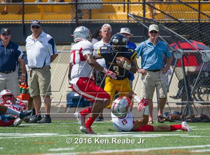 Thumbnail 1 in St. John's vs. Central Catholic (Western Pennsylvania Legends Football Classic) photogallery.