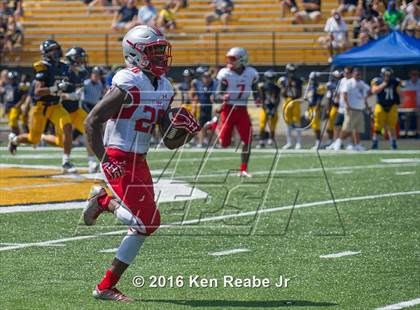 Thumbnail 1 in St. John's vs. Central Catholic (Western Pennsylvania Legends Football Classic) photogallery.