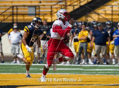 Thumbnail 2 in St. John's vs. Central Catholic (Western Pennsylvania Legends Football Classic) photogallery.