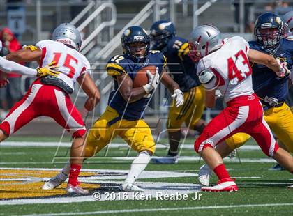 Thumbnail 3 in St. John's vs. Central Catholic (Western Pennsylvania Legends Football Classic) photogallery.