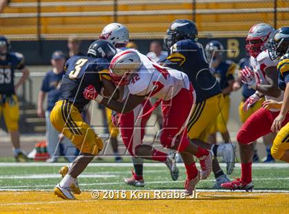 Thumbnail 2 in St. John's vs. Central Catholic (Western Pennsylvania Legends Football Classic) photogallery.