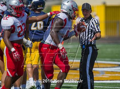 Thumbnail 2 in St. John's vs. Central Catholic (Western Pennsylvania Legends Football Classic) photogallery.