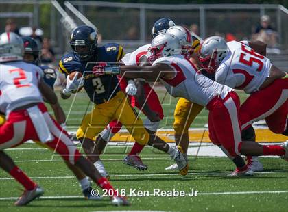 Thumbnail 2 in St. John's vs. Central Catholic (Western Pennsylvania Legends Football Classic) photogallery.