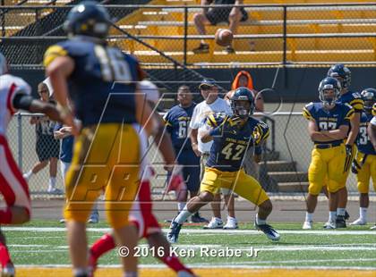 Thumbnail 3 in St. John's vs. Central Catholic (Western Pennsylvania Legends Football Classic) photogallery.