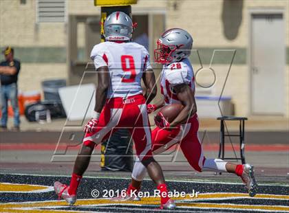 Thumbnail 3 in St. John's vs. Central Catholic (Western Pennsylvania Legends Football Classic) photogallery.