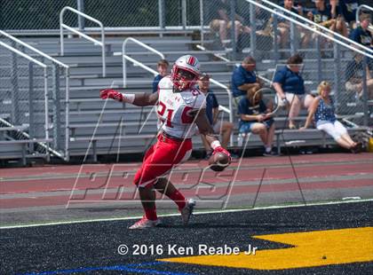 Thumbnail 2 in St. John's vs. Central Catholic (Western Pennsylvania Legends Football Classic) photogallery.