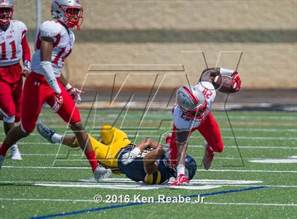 Thumbnail 3 in St. John's vs. Central Catholic (Western Pennsylvania Legends Football Classic) photogallery.