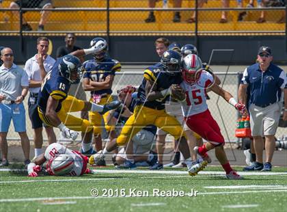 Thumbnail 2 in St. John's vs. Central Catholic (Western Pennsylvania Legends Football Classic) photogallery.