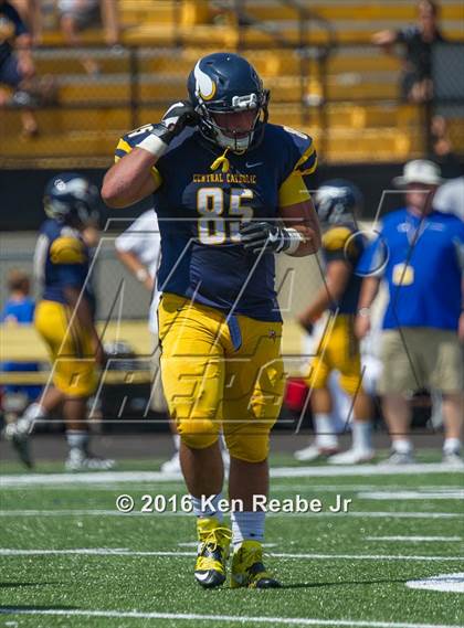 Thumbnail 3 in St. John's vs. Central Catholic (Western Pennsylvania Legends Football Classic) photogallery.