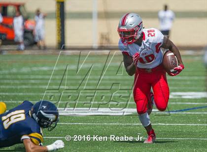 Thumbnail 2 in St. John's vs. Central Catholic (Western Pennsylvania Legends Football Classic) photogallery.
