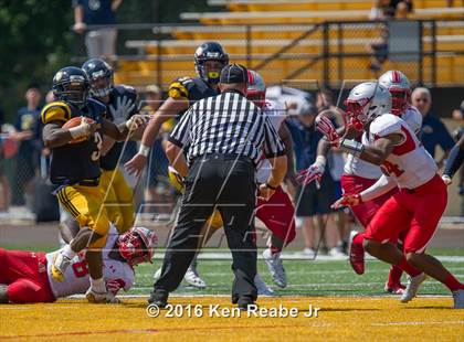 Thumbnail 2 in St. John's vs. Central Catholic (Western Pennsylvania Legends Football Classic) photogallery.
