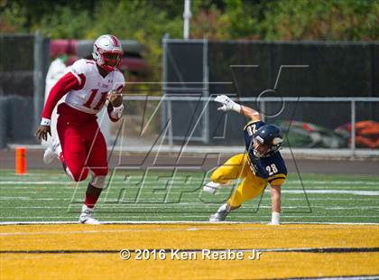 Thumbnail 3 in St. John's vs. Central Catholic (Western Pennsylvania Legends Football Classic) photogallery.