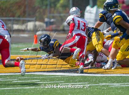 Thumbnail 1 in St. John's vs. Central Catholic (Western Pennsylvania Legends Football Classic) photogallery.