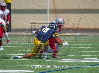 Thumbnail 2 in St. John's vs. Central Catholic (Western Pennsylvania Legends Football Classic) photogallery.