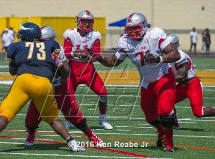 Thumbnail 2 in St. John's vs. Central Catholic (Western Pennsylvania Legends Football Classic) photogallery.