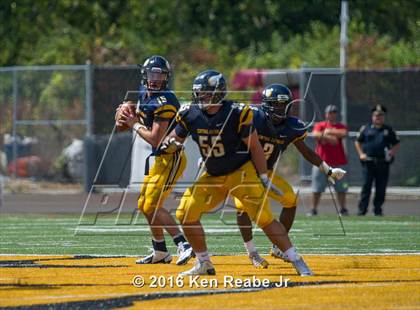 Thumbnail 1 in St. John's vs. Central Catholic (Western Pennsylvania Legends Football Classic) photogallery.