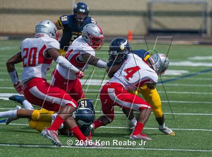 Thumbnail 2 in St. John's vs. Central Catholic (Western Pennsylvania Legends Football Classic) photogallery.