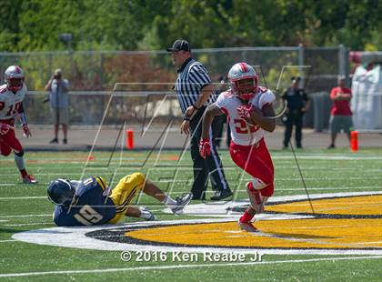 Thumbnail 2 in St. John's vs. Central Catholic (Western Pennsylvania Legends Football Classic) photogallery.