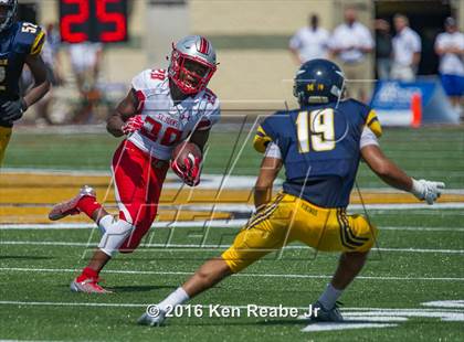 Thumbnail 3 in St. John's vs. Central Catholic (Western Pennsylvania Legends Football Classic) photogallery.