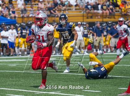 Thumbnail 3 in St. John's vs. Central Catholic (Western Pennsylvania Legends Football Classic) photogallery.
