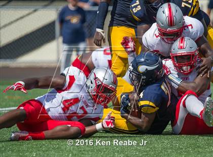 Thumbnail 1 in St. John's vs. Central Catholic (Western Pennsylvania Legends Football Classic) photogallery.