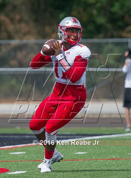 Thumbnail 1 in St. John's vs. Central Catholic (Western Pennsylvania Legends Football Classic) photogallery.