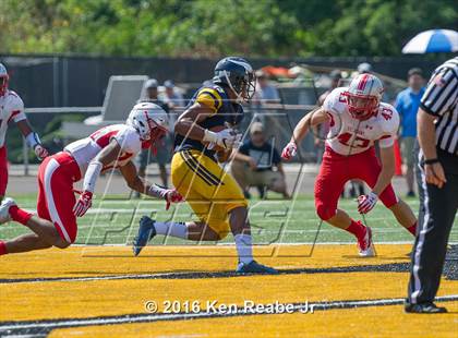Thumbnail 2 in St. John's vs. Central Catholic (Western Pennsylvania Legends Football Classic) photogallery.
