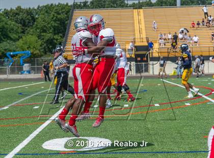 Thumbnail 3 in St. John's vs. Central Catholic (Western Pennsylvania Legends Football Classic) photogallery.