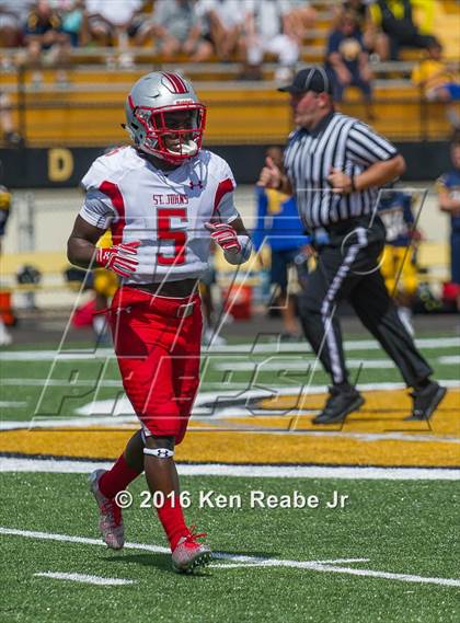 Thumbnail 3 in St. John's vs. Central Catholic (Western Pennsylvania Legends Football Classic) photogallery.