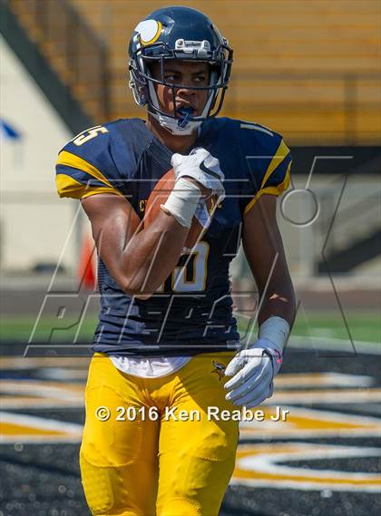 Thumbnail 3 in St. John's vs. Central Catholic (Western Pennsylvania Legends Football Classic) photogallery.