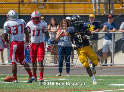 Thumbnail 2 in St. John's vs. Central Catholic (Western Pennsylvania Legends Football Classic) photogallery.