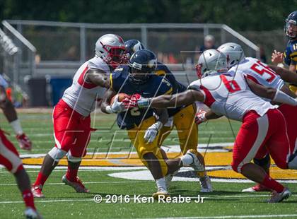 Thumbnail 1 in St. John's vs. Central Catholic (Western Pennsylvania Legends Football Classic) photogallery.